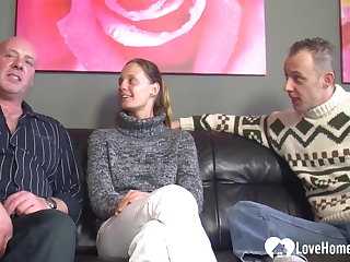 Nejlépe Hodnocené Married couple is banging with their friend.mp4